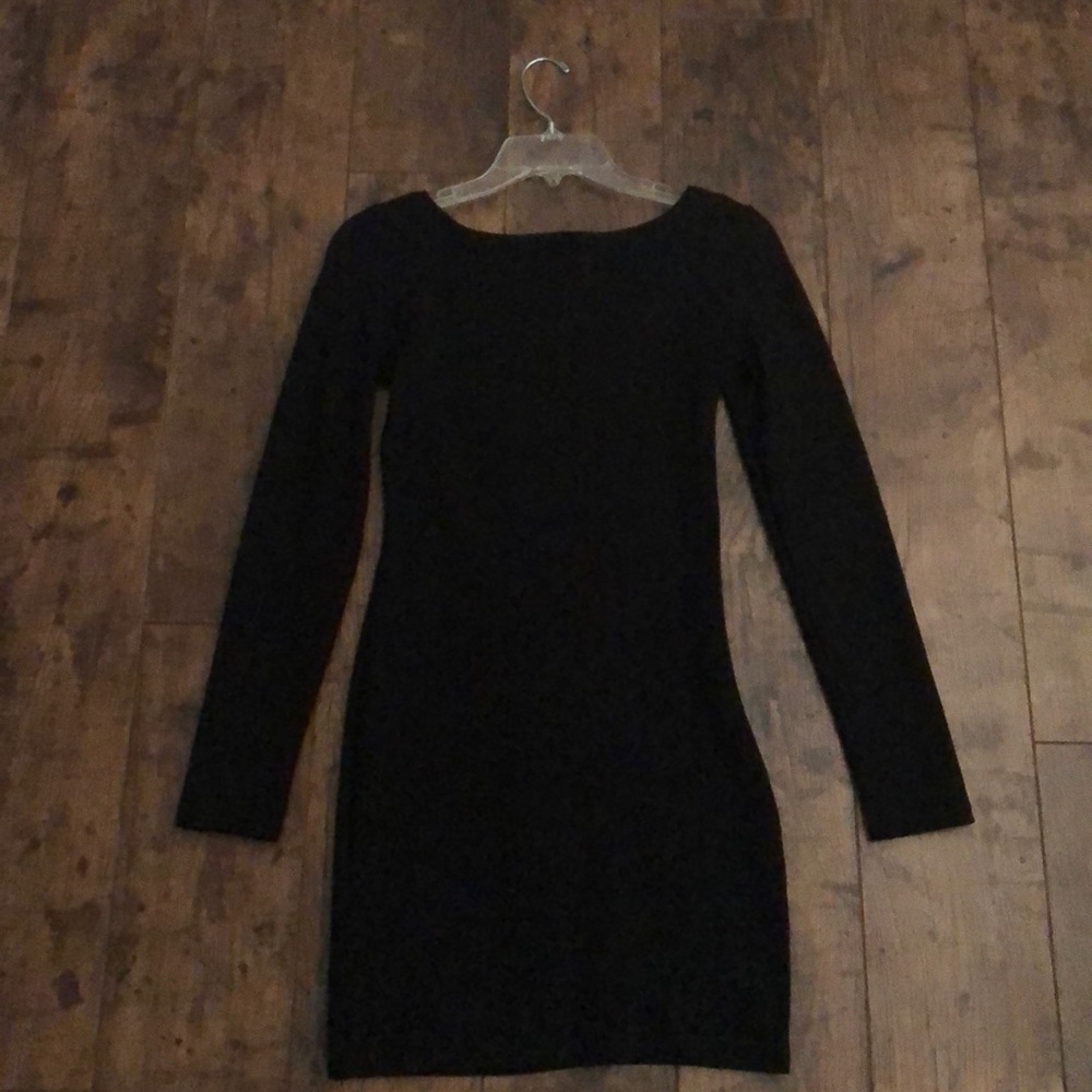 Long sleeve black bodycon dress